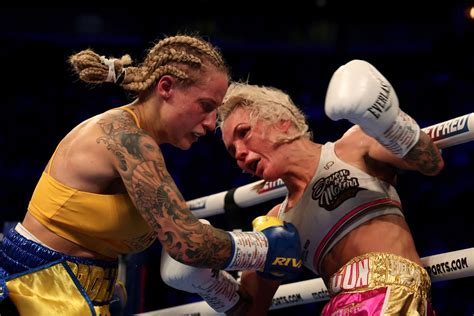 Highlights! Ebanie ‘Blonde Bomber’ Bridges scores brutal TKO。